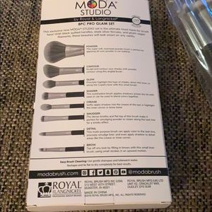 Moda Makeup - Moda Studio 8 Piece Brush Set NWT Moda Makeup - Moda Studio 8 Piece Brush Set NWT